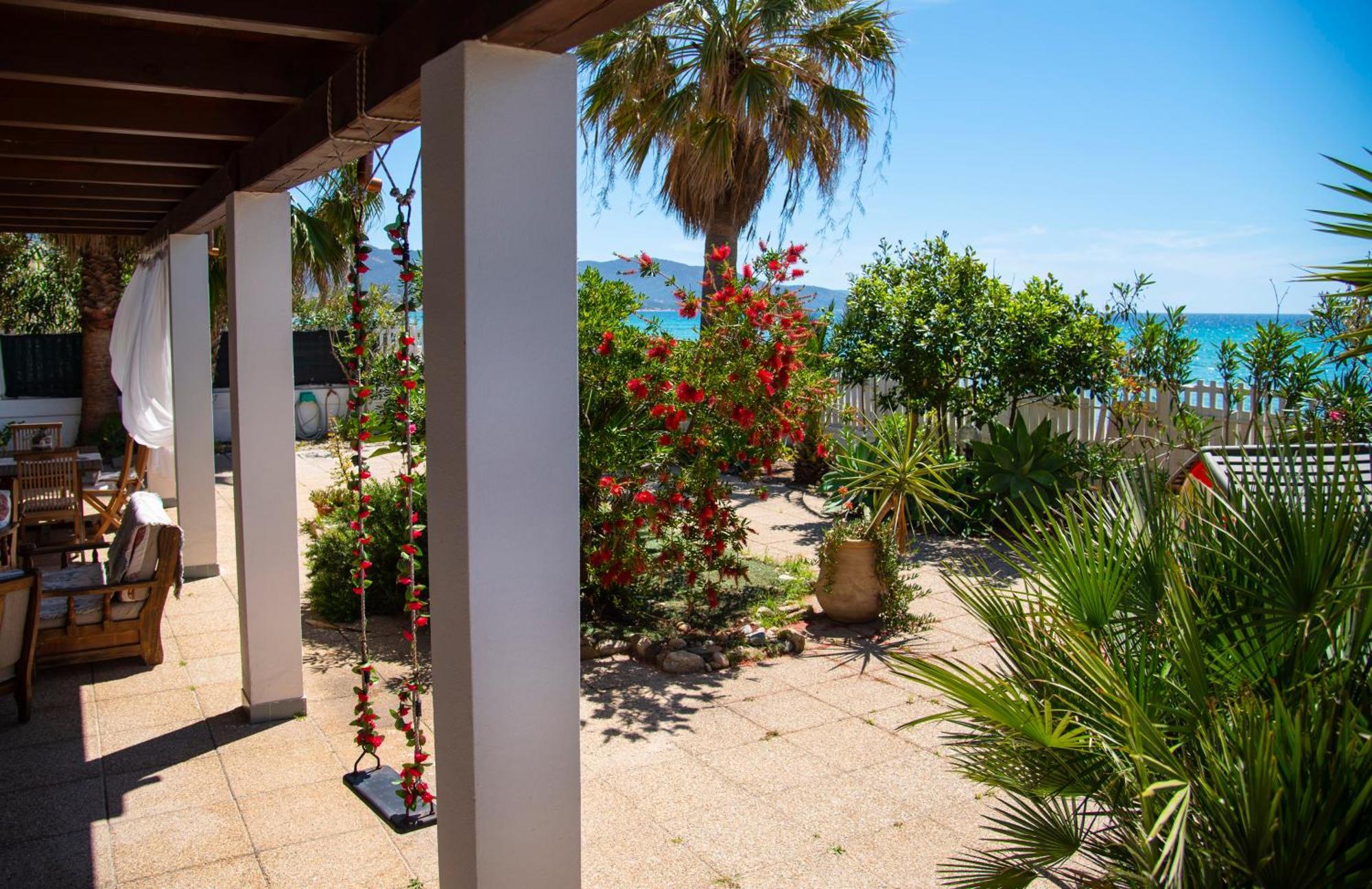 Villa By The Beach Sant'Andrea  Exteriör bild